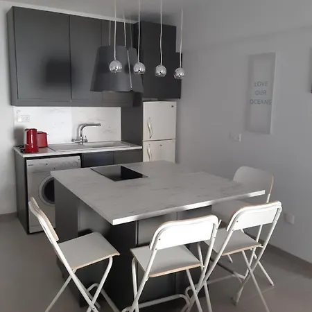 Beautiful Near In Larnaca Daire Scala