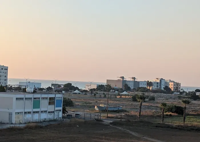 Beautiful Near In Larnaca アパート *